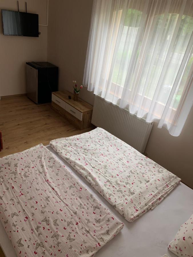 Zsuzsa Apartman Хайдусобосло Экстерьер фото