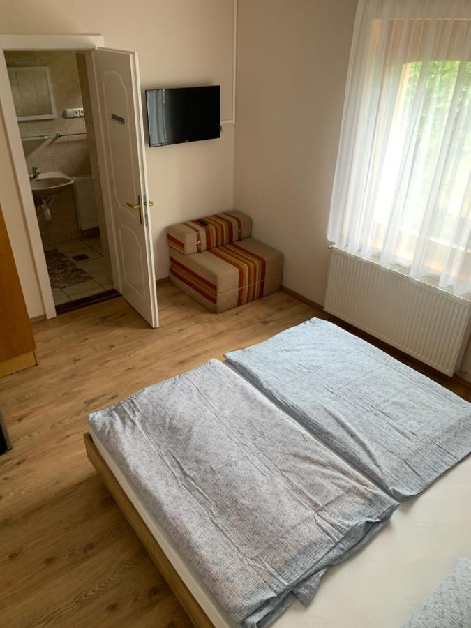 Zsuzsa Apartman Хайдусобосло Экстерьер фото