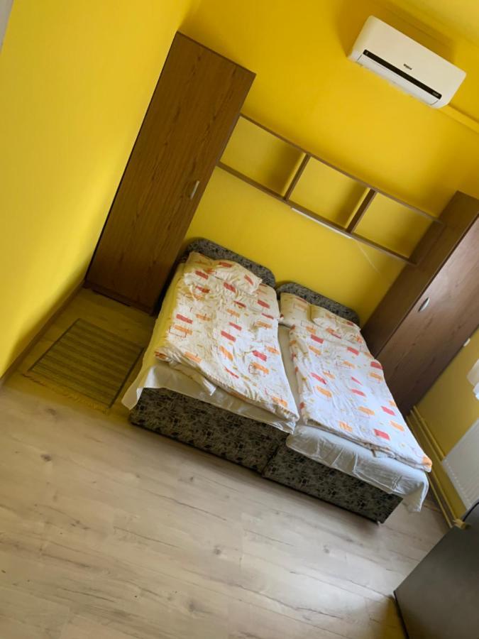 Zsuzsa Apartman Хайдусобосло Экстерьер фото