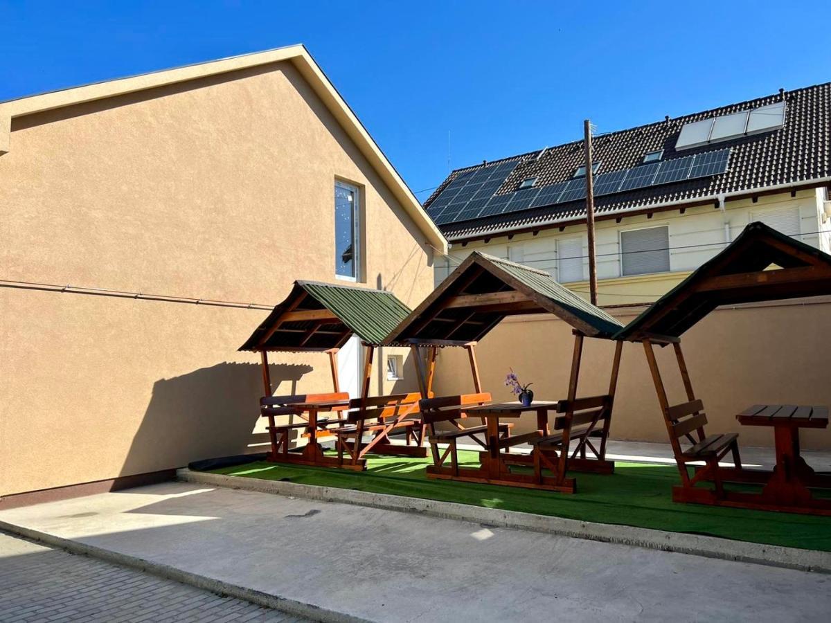 Zsuzsa Apartman Хайдусобосло Экстерьер фото