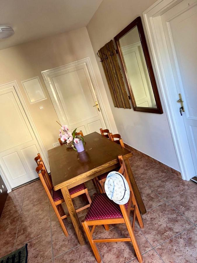 Zsuzsa Apartman Хайдусобосло Экстерьер фото